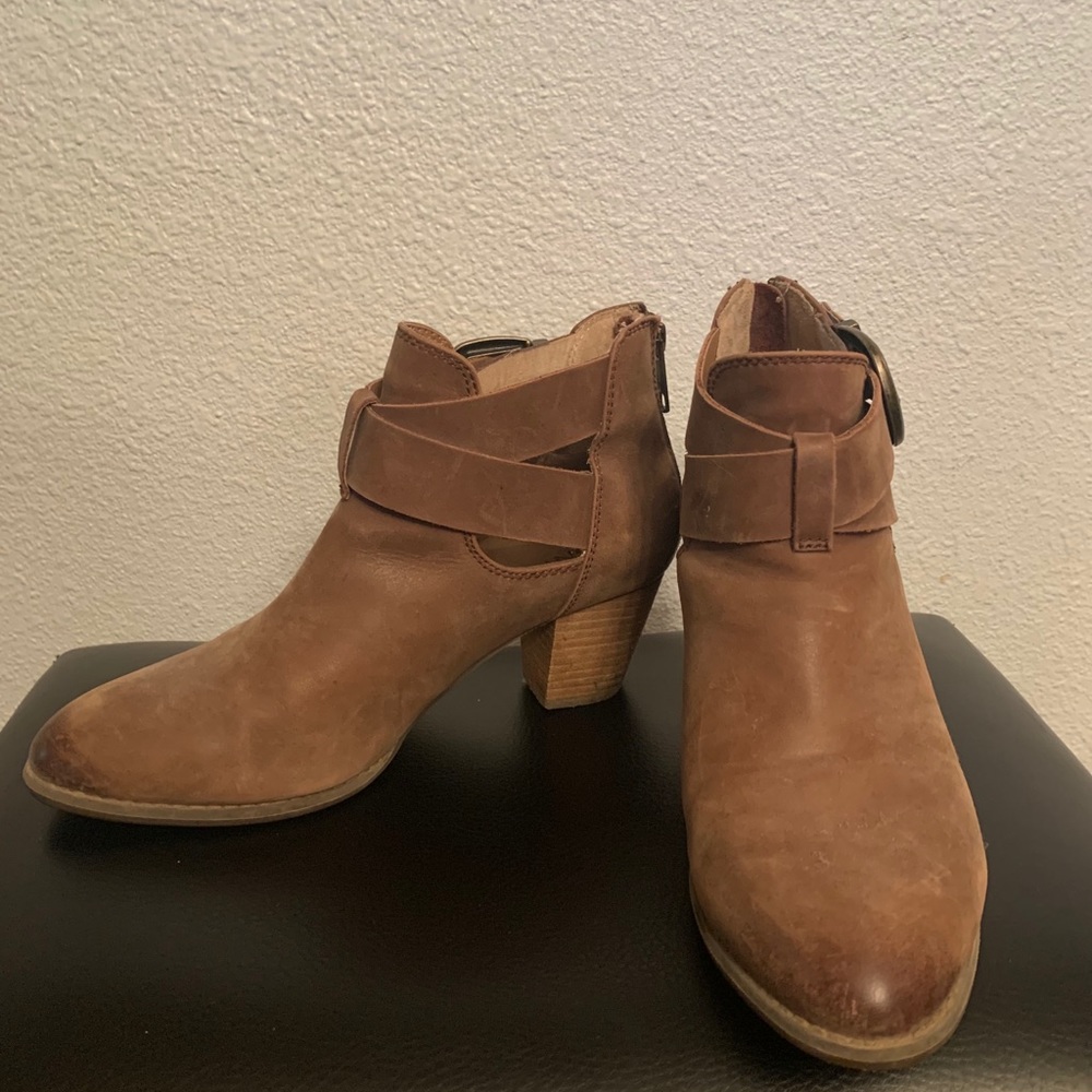 Vionic Brown leather boot